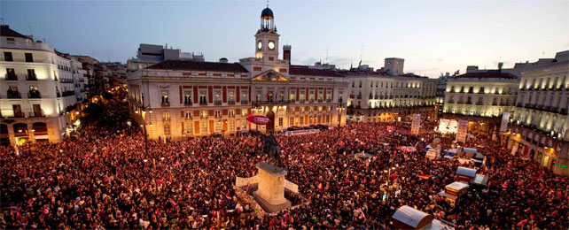 Imagen de una Puerta del Sol abarrotada tras la manfiestación de Madrid. - REUTERS