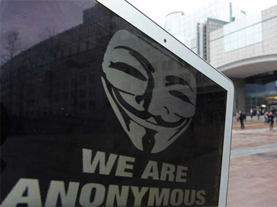 Vista del logo del colectivo de piratas informáticos Anonymous - EFE