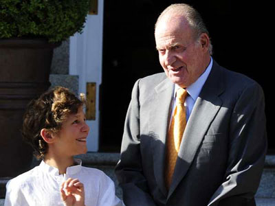 El rey Juan Carlos y su nieto mayor, Felipe Juan Froilán. AFP PHOTO / JAVIER SORIANO
