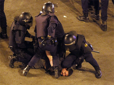 Un momento del desalojo de la madrugada del martes. -