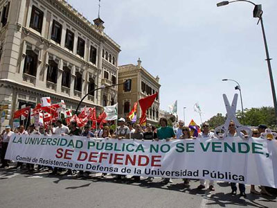 Una de las manifestaciones en contra de los recortes en materia de educación de los gobiernos central y regionales. EFE/Juan Francisco Moreno