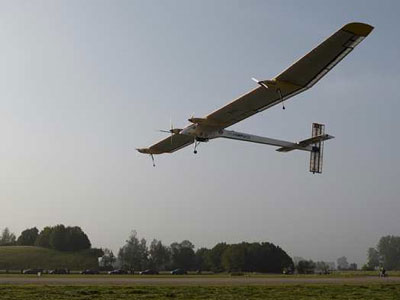 El primer avión solar de la historia aterriza esta noche en Madrid