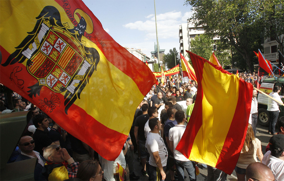 Banderas fascistas en la marcha facha el 25-05-2012