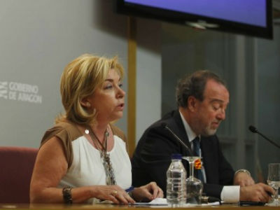 Dolores Serrat y Javier Callizo, ayer, durante la rueda de prensa en la que presentaron el borrador de la Ley de Lenguas aragonesa.