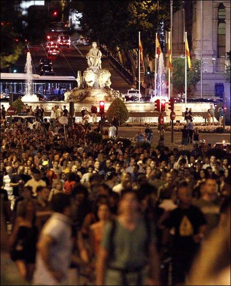 La Plaza de la Cibeles ha sido testigo de excepción de la marcha ya entrada la noche.
