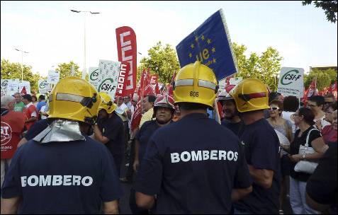 Un grupo de bomberos en la manifestación convocada en Ciudad Real.- Beldad (EFE)
