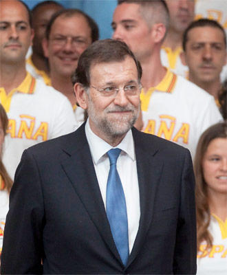 El FMI afirma que los recortes aplicados por el presidente del Gobierno, Mariano Rajoy, deprimirán aún más la economía. Reuters