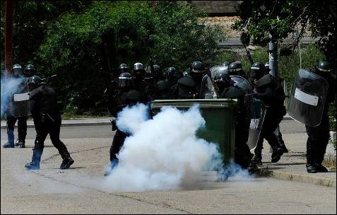 La Guardia Civil ha entrado en Ciñera, donde ha detenido a dos personas - REUTERS