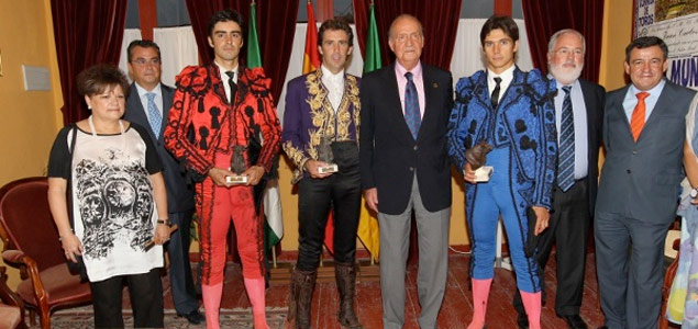 El ministro Arias Cañete, en los toros con el rey el pasado sábado. Casa Real