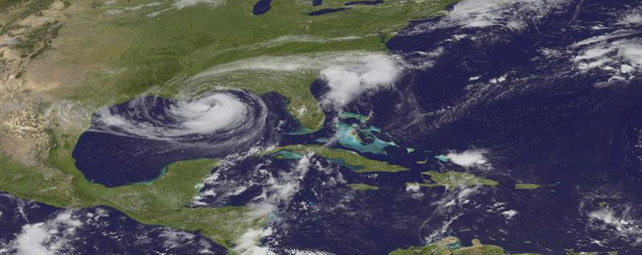 Imagen satelital facilitada por la Administración Nacional de Océanos y Atmósfera (NOAA) que muestra el paso de la tormenta tropical Isaac por el Golfo de México - EFE