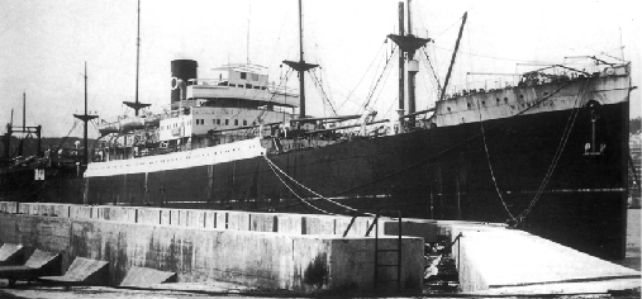 Fotografía tomada en junio de 1939 mientras el barco era acondicionado para su viaje a Chile.