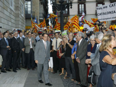 Mas, esta tarde, a su llegada a la plaza Sant Jaume de Barcelona. EFE