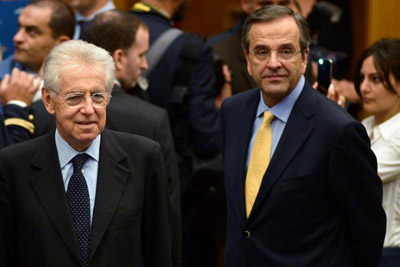 El primer ministro griego Antonis Samaras (derecha) junto a su homólogo italiano, Mario Monti. -