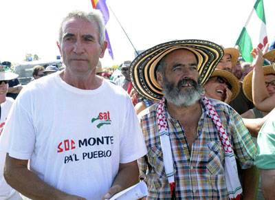 El portavoz del Sindicato Andaluz de Trabajadores, Diego Cañamero, acompañado del diputado de IU y alcalde de Marinaleda, Juan Manuel Sánchez Gordillo.- Raúl Caro (EFE)