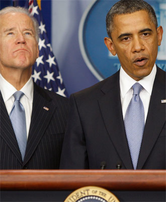El presidente de EEUU, Barack Obama, y el vicepresidente Joe Biden, tras el pacto que evita el abismo fiscal. Reuters