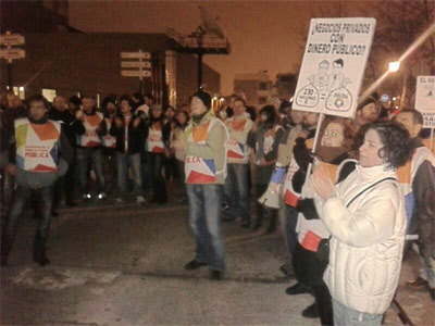 Protesta de trabajadores de Telemadrid durante la reunión que ha cerrado el ERE en la televisión con 861 despidos. -