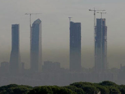 Varias ciudades españolas siguen incumpliendo los niveles recomendados. EFE