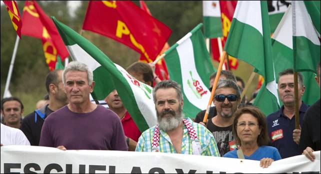 Cañamero, junto al alcalde de Marinaleda, Sánchez Gordillo, en una marcha del SAT.- EFE
