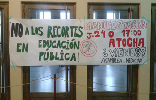 Pancarta en la Universidad Complutense de Madrid. S. O.