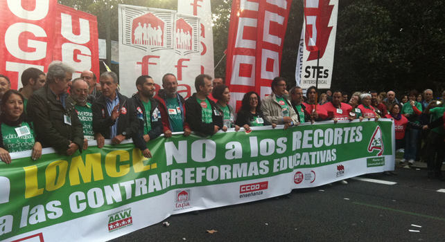 Cabecera de la manifestación convocada el 24 de octubre en Madrid por la Educación Pública.-