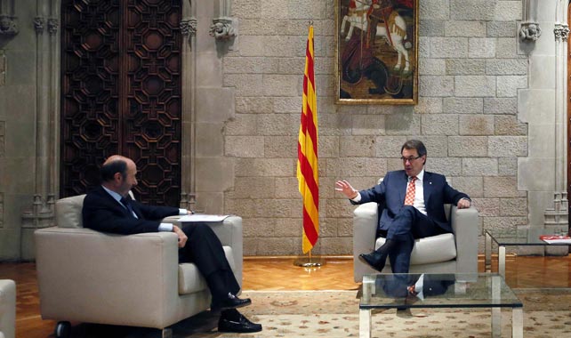 Rubalcaba y Mas reunidos esta mañana en el Palau de la Generalitat.