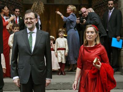 Mariano Rajoy y la ministra Ana Pastor en una boda a la que asistieron este sábado en Barcelona/Efe