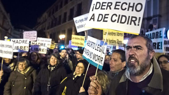 Concentración frente al Ministerio de Justicia en Madrid contra la reforma del aborto de Gallardón.