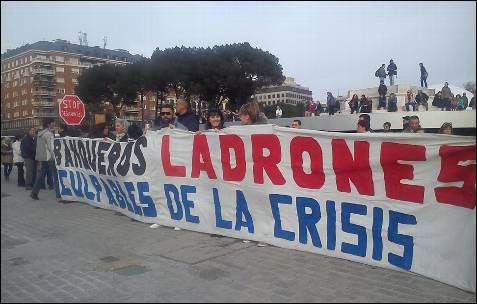 Primera pancarta desplegada en la plaza de Colón de Madrid. -AB