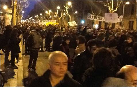 Manifestación en la calle Urgell, cerca de la sede del PP en Barcelona. -MD