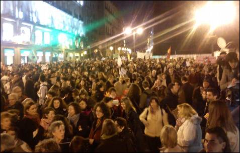 La Puerta del Sol de Madrid, abarrotada por los manifestantes. -AB