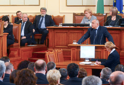 El dimitido primer ministro búlgaro, Boiko Borisov, en el Parlamento anunciando la renuncia de su Gobierno.