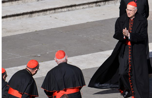 La Santa Sede quedará hoy en manos del 'padrino' Bertone