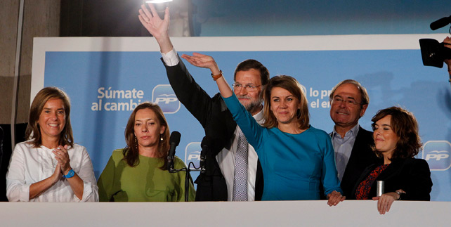 Celebración en el balcón de la sede nacional del PP de la mayoría absoluta lograda por el partido el 20 de noviembre de 2011.