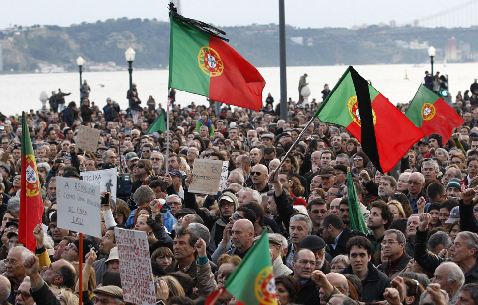Cientos de miles de portugueses han tomado las ciudades contra las políticas de austeridad del gobierno luso.