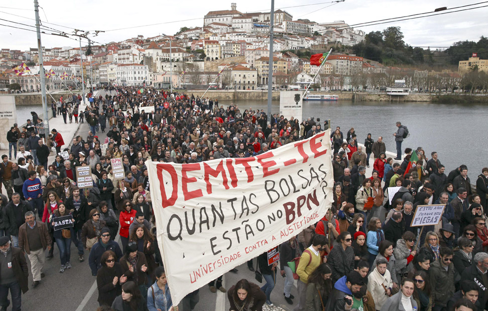 Mareas verdes (educativa) y blancas (sanitaria) y los grandes sindicatos y partidos de la izquierda lusase han dado cita también en Coimbra.