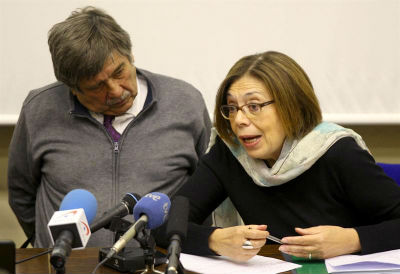 Carlos Slepoy y Ana Messuti, abogados de la querella contra el franquismo, en la rueda de prensa de este martes
