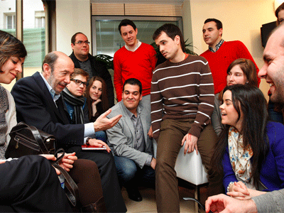 El líder del PSOE, Alfredo Pérez Rubalcaba, el pasado martes en un acto con miembros de las Juventudes Socialistas.