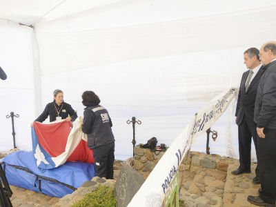 El juez chileno, Mario Carroza, asiste a la exhumación de los restos de Pablo Neruda. REUTERS