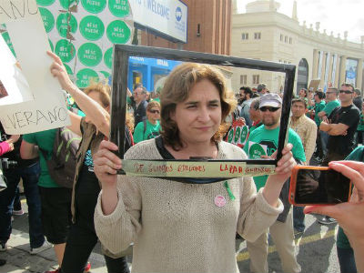 La activista Ada Colau, durante el escrache de hoy. -EUROPA PRESS