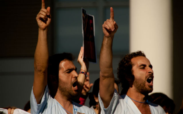 Imagen de una de protesta frente a un centro sanitario de Madrid. Foto cedida por Graciela Rodríguez