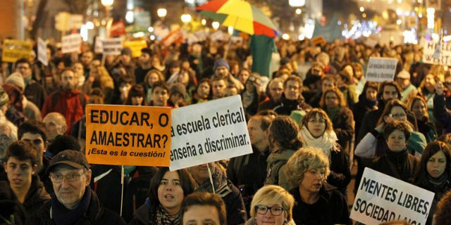Manifestación de la 'marea verde', en Madrid, contra los recortes en Educación y la reforma de Wert. EFE