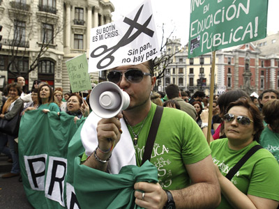 La manifestación que ha recorrido el centro del Madrid, ha sido convocada por la Plataforma Estatal por la Educación Pública con motivo de la huelga general educativa contra los 'recortes' y la reforma educativa. EFE/Kote Rodrigo