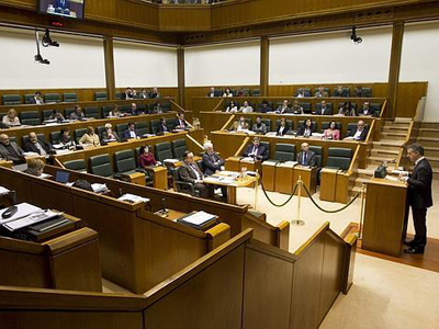 Iñigo Urkullu se dirige al Pleno del Parlamento vasco. -EFE