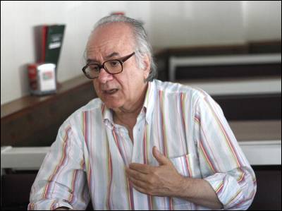 El profesor De Sousa, en un momento de la entrevista en Madrid. JAIRO VARGAS