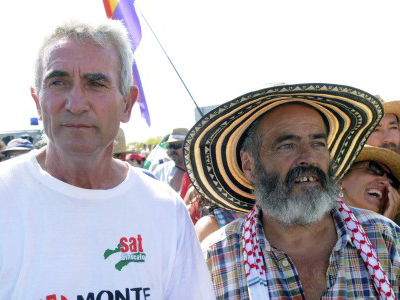 El portavoz del Sindicato Andaluz de Trabajadores, Diego Cañamero, y el diputado andaluz y alcalde de Marinaleda, Sánchez Gordillo. EFE