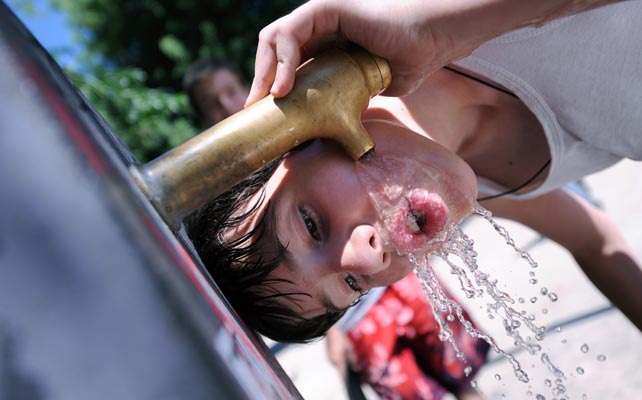 La Inciativa Ciudadana Europea ha recogido ya 1,5 millones de firmas para que el agua sea considerada un derecho humano en Europa. AFP