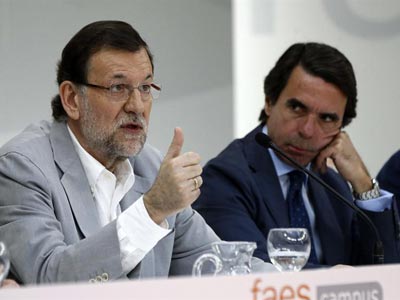 El presidente del Gobierno, Mariano Rajoy, y el presidente de FAES, José María Aznar, en la clausura del Campus de la fundación. -EFE
