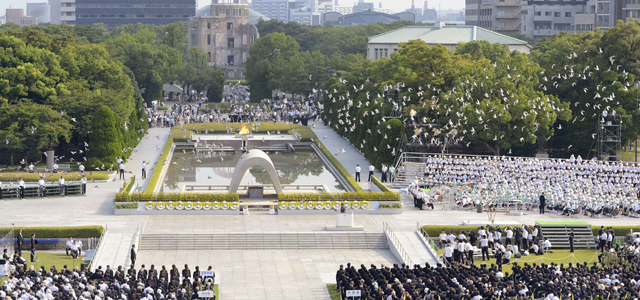 Acto de conmemoración por el aniversario del lanzamiento de la primera bomba atómica en Hiroshima. REUTERS/Kyodo