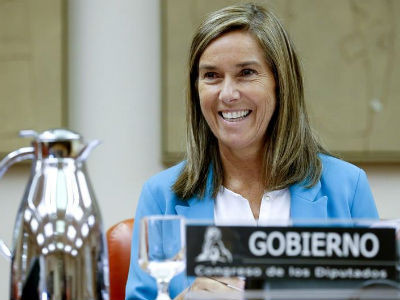 La ministra de Sanidad, Ana Mato, en la Comisión de Sanidad del Congreso. EFE/JuanJo Martín