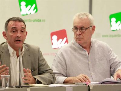 Enrique Santiago y Cayo Lara, en la rueda de prensa de este lunes/Efe